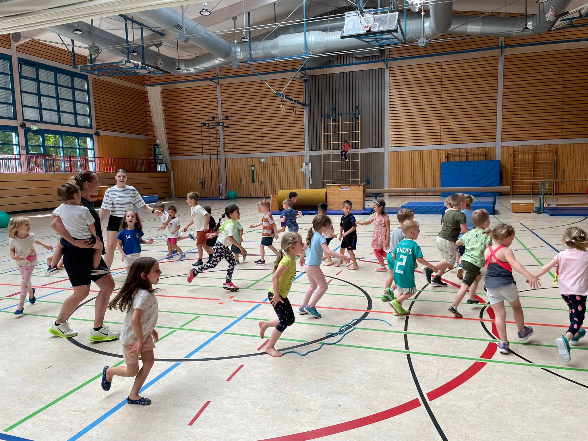 Kinderturnen Bild 1